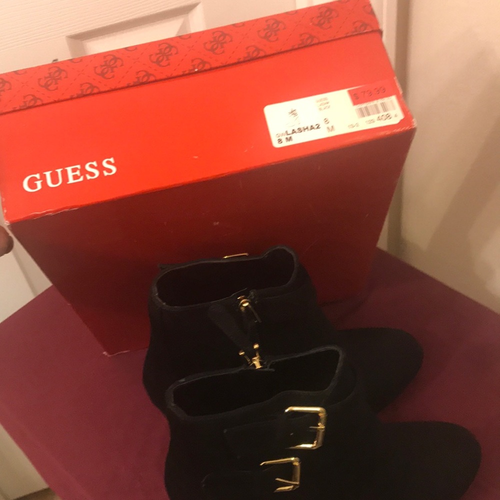 GUESS Size 8M - Picture 6 of 6